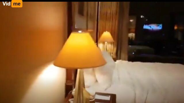 Pasangan Remaja Bahagia Saat Sama-Sama Puas Di Ranjang